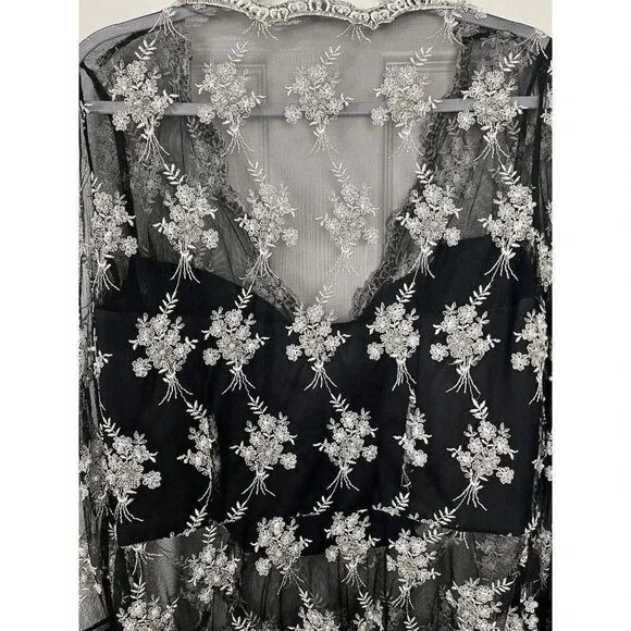 VIE BY VICTORIA ROYAL Black Beaded Embroidered Top Size 12 - Picture 10 of 10